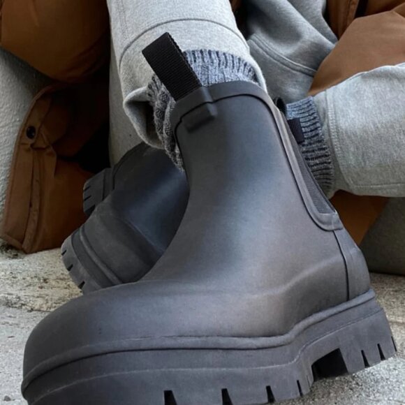 EVERLANE The Rain Boot Solid Black Lug Sole Chunky Pull On Waterproof - Picture 3 of 6